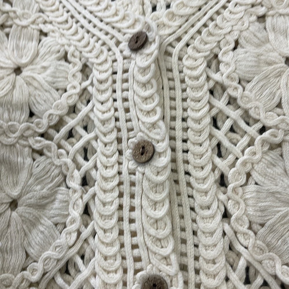 Commense Cream Crochet Button-Front Sleeveless Cardigan - Picture 4 of 11